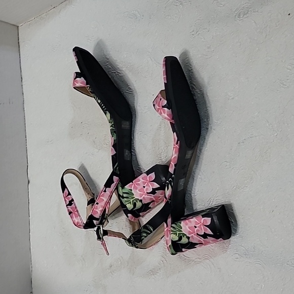 Unisa Floral Print Ankle Strap Sandal Size 9.5 - Picture 6 of 6
